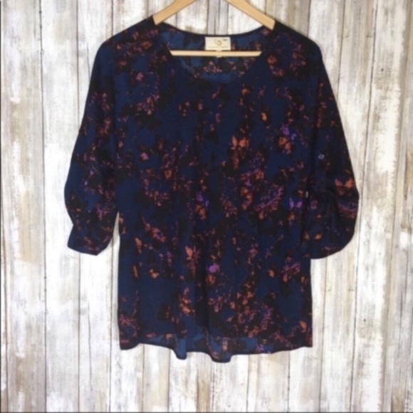 Collective Concepts Floral Blouse - Picture 1 of 3